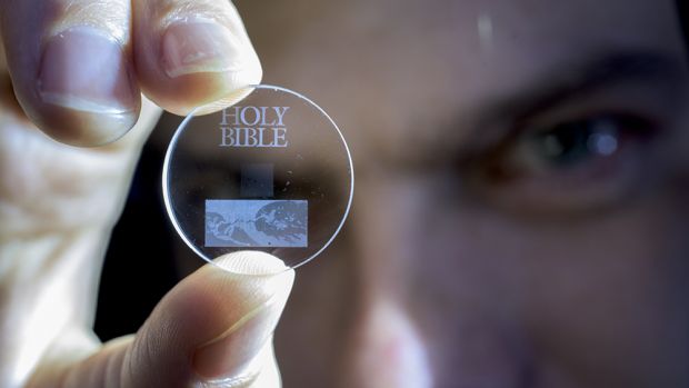 360TB玻璃盘将保存人类历史数十亿年